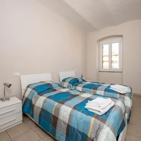 237 - Casa Colombo Riva Vista Mare A 10metri Daire